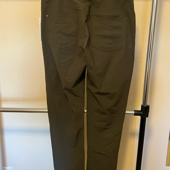 Vuori Meta Men's 5-Pocket Pants color: Dark Oregano - Picture 5 of 6